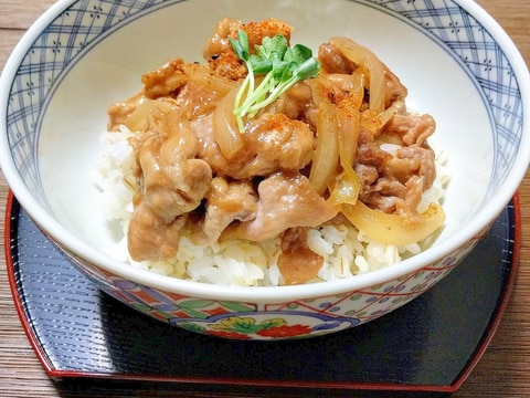 玉ねぎと豚肉の甘辛丼